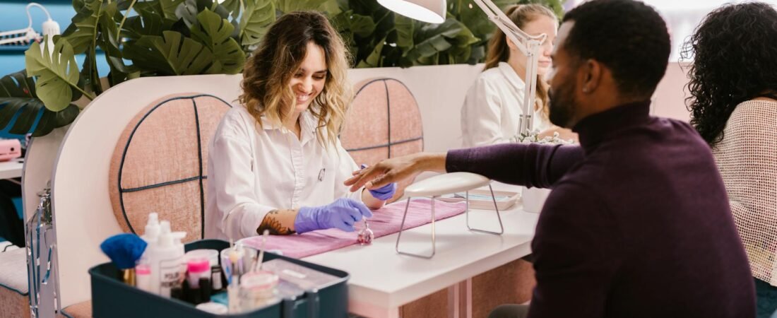 Pleasing de Harry Styles: A Revolução da Beleza de Celebridade e a Experiência Imersiva