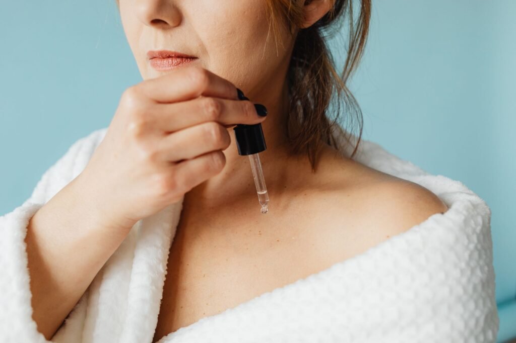 Rotina Matinal de Skincare para Pele Cansada: Despertando o Viço com Ciência e Cuidado