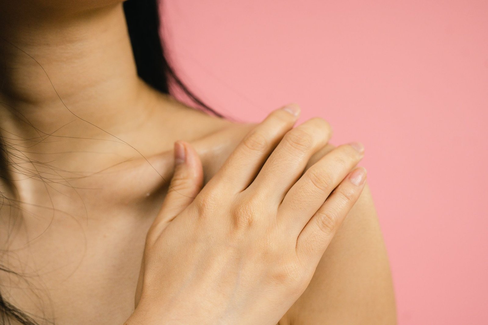 Outubro Rosa: Conheça os 4 Sinais Cruciais do Câncer de Mama e Aja Rápido